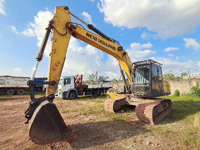 NEW HOLLAND ESCAVADEIRA E175C EVO 2022/2022